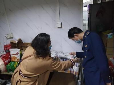 網(wǎng)紅炸雞店風(fēng)波背后 食品安全與網(wǎng)紅經(jīng)濟(jì)的雙重拷問